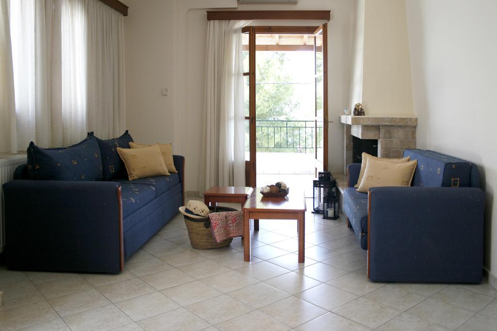 Zouzoulas Filoxenia - Koralia Apartments ミリナ 部屋 写真
