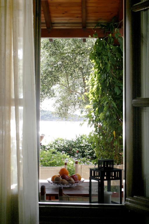 Zouzoulas Filoxenia - Koralia Apartments ミリナ 部屋 写真
